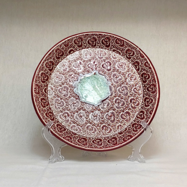 Family-Serving-Plates-crimson-circle